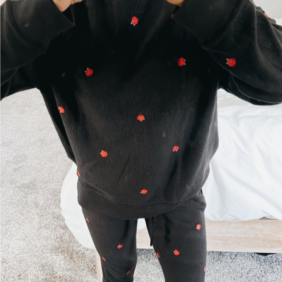 NWT Victoria’s Secret PINK Set - Picture 2 of 11